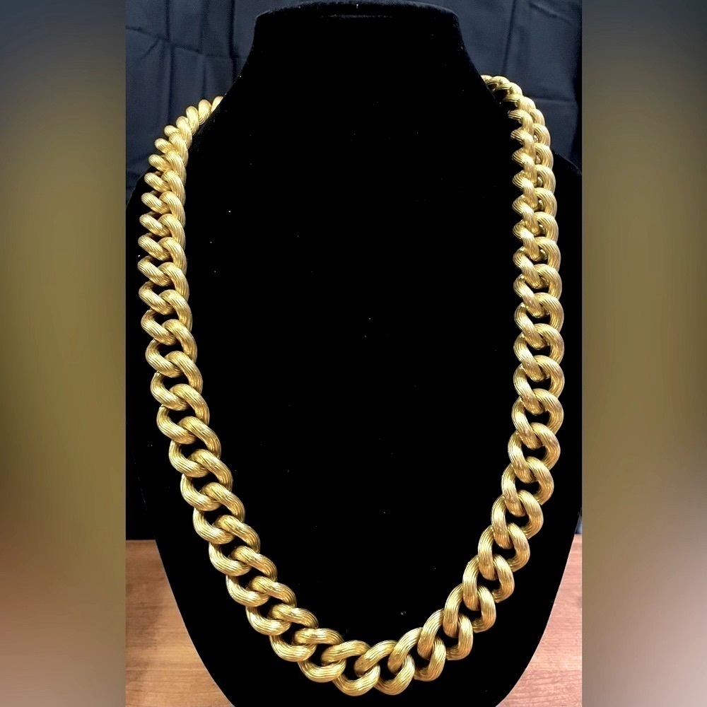 Vintage Anne Klein gold tone thick chain necklace​​​​​​​